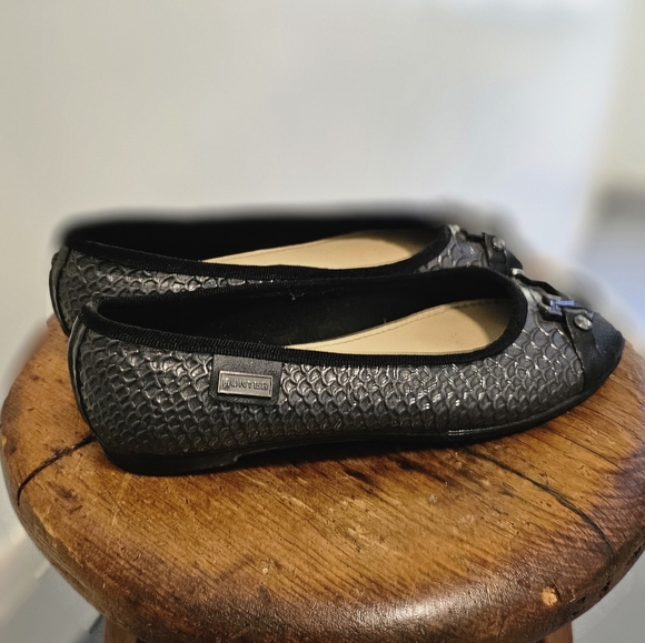 Hunter silver and grey rubber ballet flats, size 5. - Picture 3 of 9